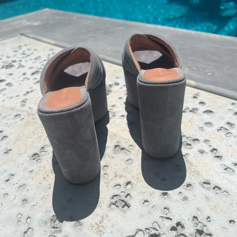 Sigerson Morrison Gray Platform Shoes with Modern Design - Picture 5 of 7